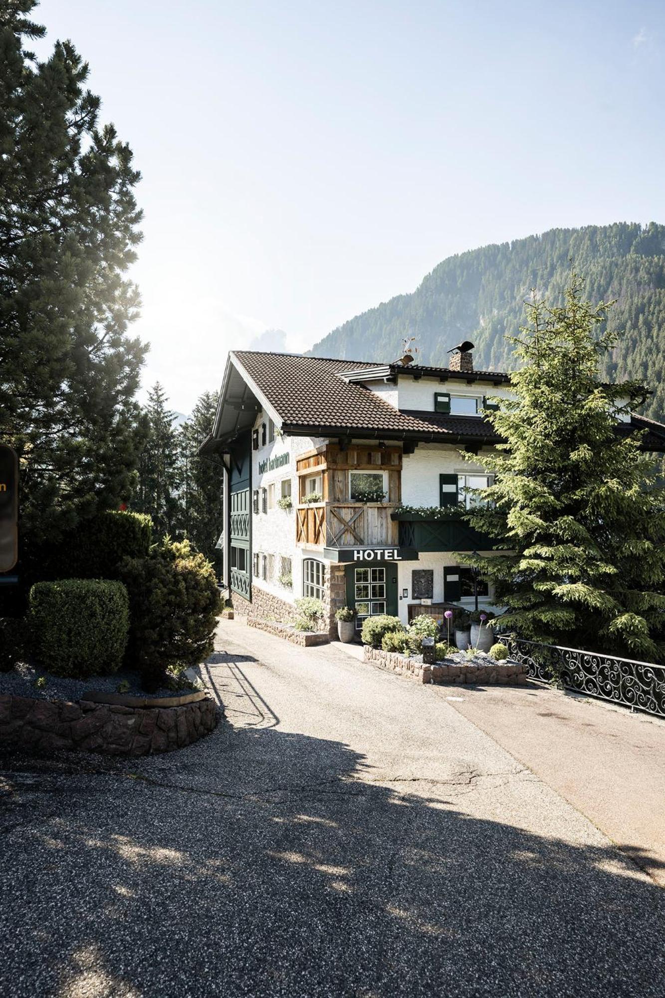 Chalet Hotel Hartmann - Adults Only Ortisei Bagian luar foto